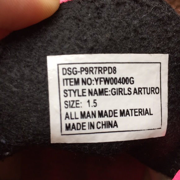 Umbro  white and pink soccer shoes almost new - Picture 2 of 7